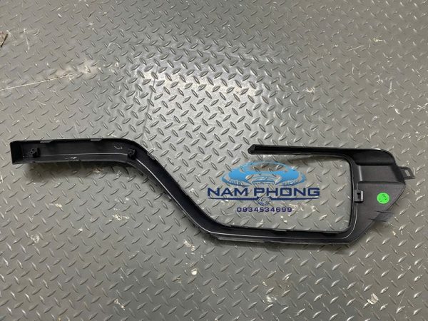 Ốp viền đèn gầm Ford Transit