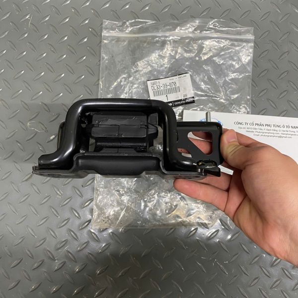 Chân hộp số Mazda 2 2010 - 2014 chính hãng - DL3339070