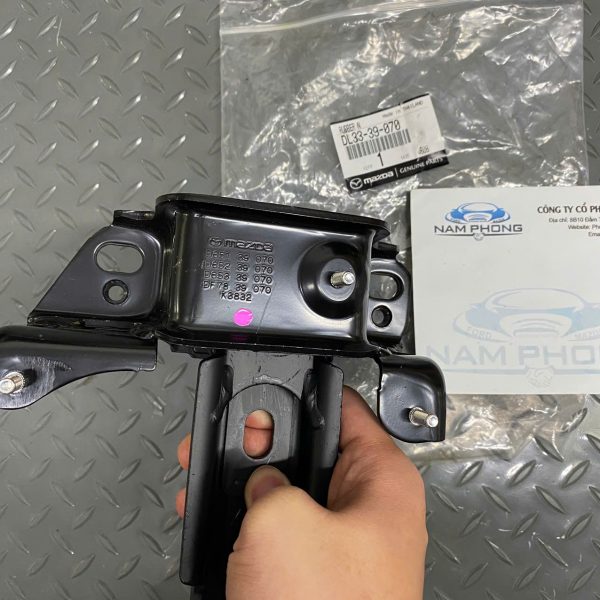 Chân hộp số Mazda 2 2010 - 2014 chính hãng - DL3339070