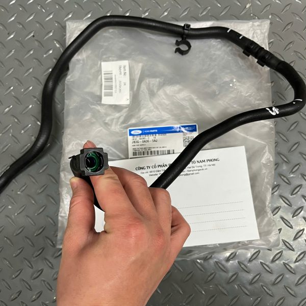 Tuy ô từ bình nước phụ về két Ranger 2.0 2018 - 2022 - JB3Z8A365C