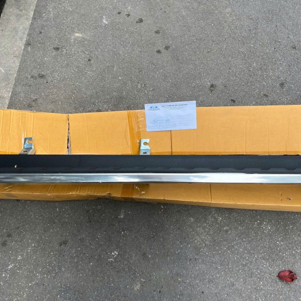 Bậc lên xuống RH Everest 2023 - 2025 ( Viền Bạc ) - N1VZ16450B