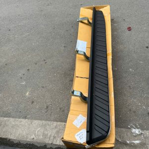 Bậc lên xuống RH Everest 2023 - 2025 ( Viền Bạc ) - N1VZ16450B